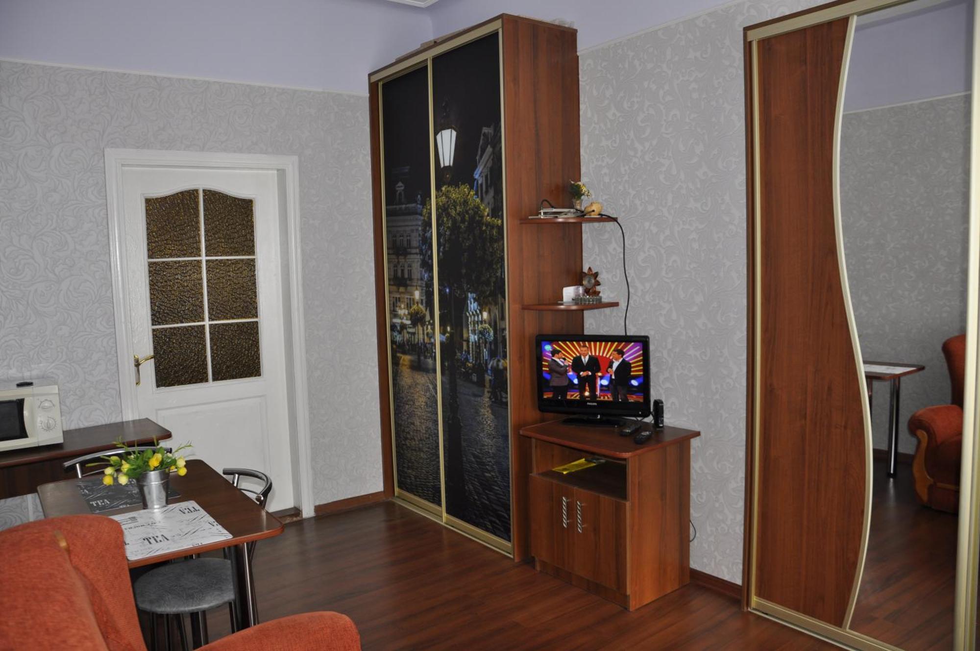 Apartments Near Rynok Square On Staroyevreyska And Fedorova Streets