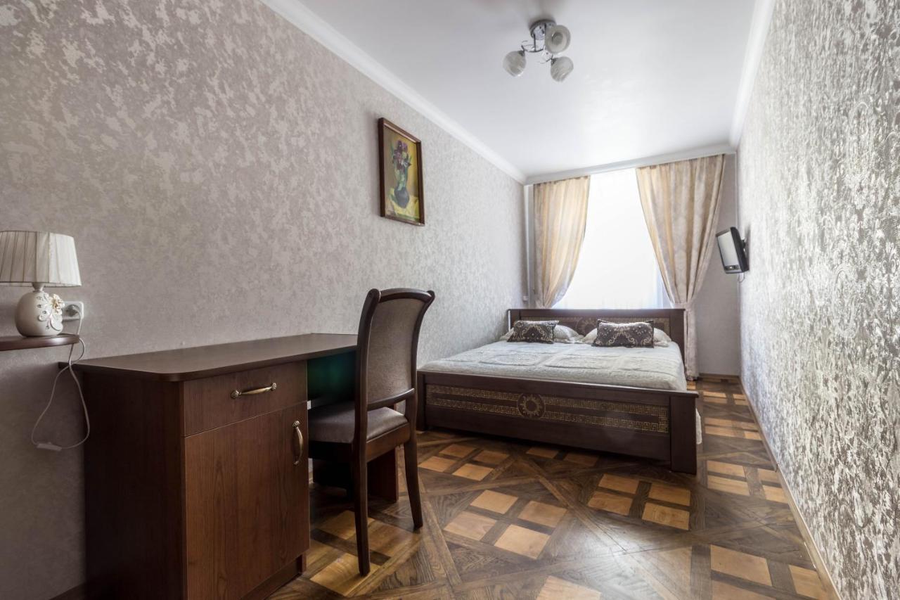 Apartments Near Rynok Square On Staroyevreyska And Fedorova Streets