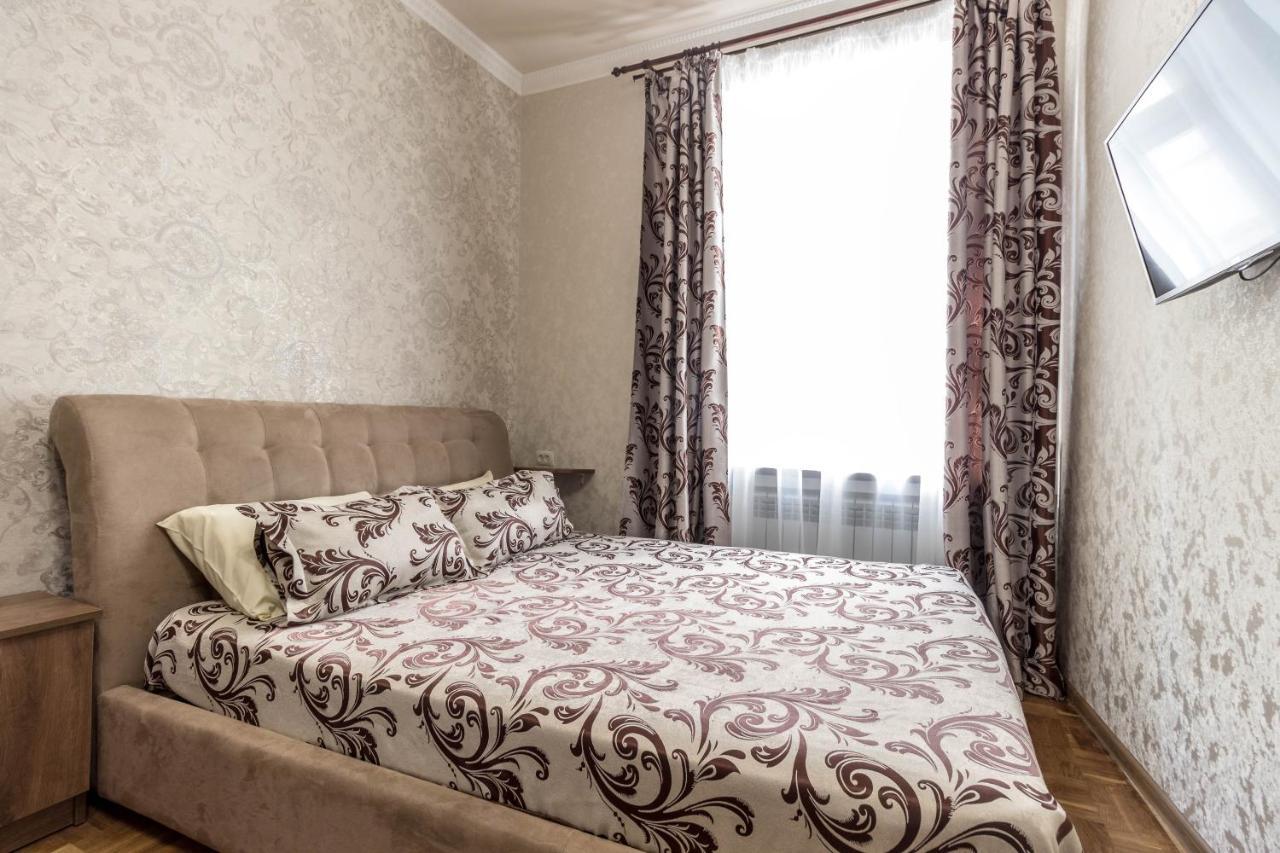Apartments Near Rynok Square On Staroyevreyska And Fedorova Streets Apartment