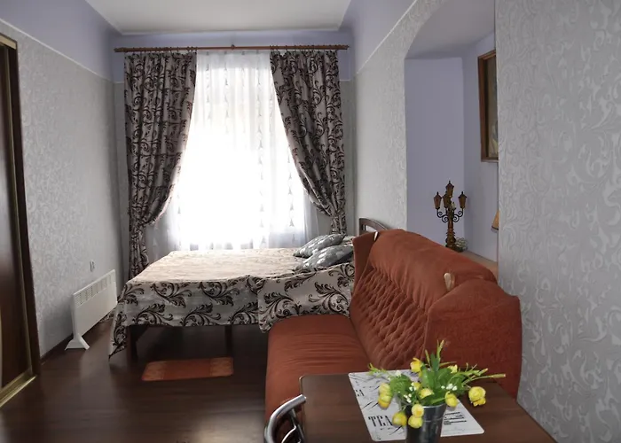 Apartments Near Rynok Square On Staroyevreyska And Fedorova Streets